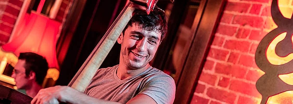 джаз джем классика начала и середины XX века ведущая певица Дарья Захарова инструментальная музыка отличное настроение живой звук драйв концерт в Алматы