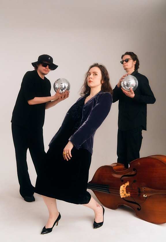 Jazzhouse Trio Ксения Савченко контрабас Максимилиан Шевалев фортепиано Богдан Ивлев ударные